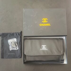 CHANEL Black Leather Clutch with Logo Full Set 12 brushes